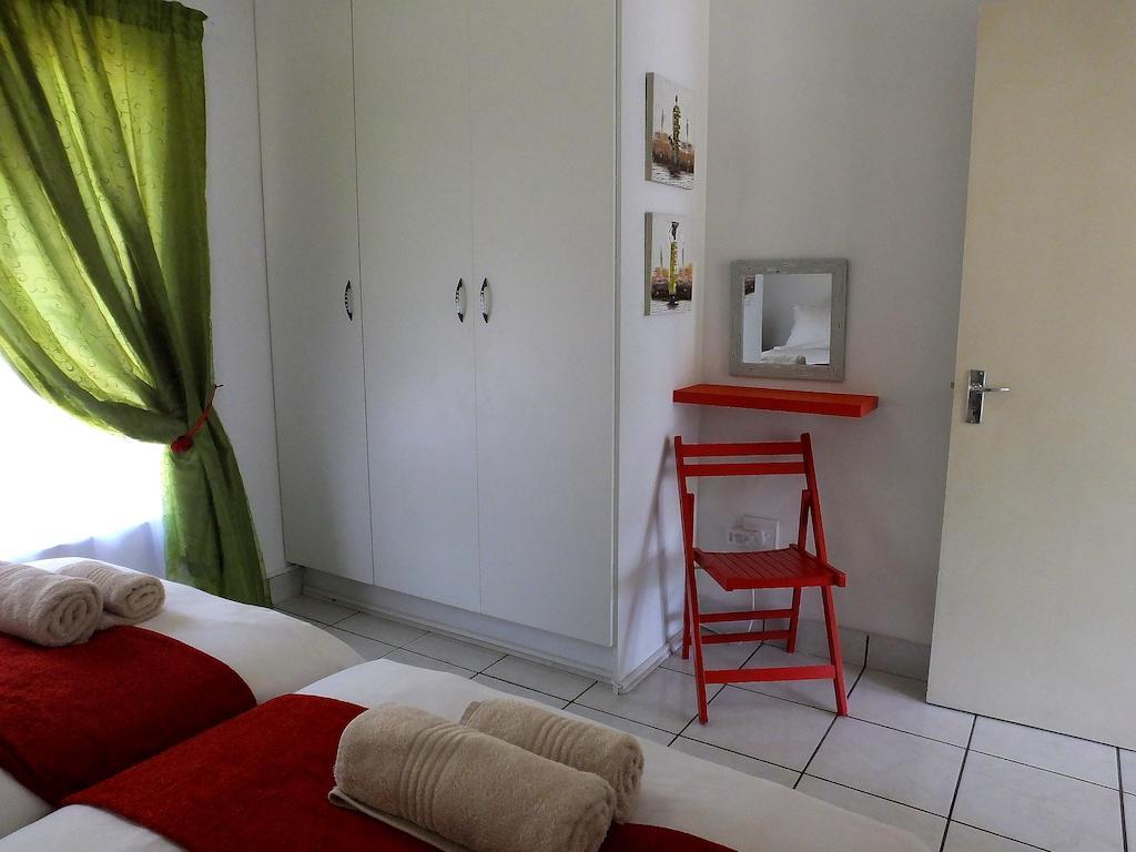 Sunshine Self Catering Daire Mbombela Oda fotoğraf