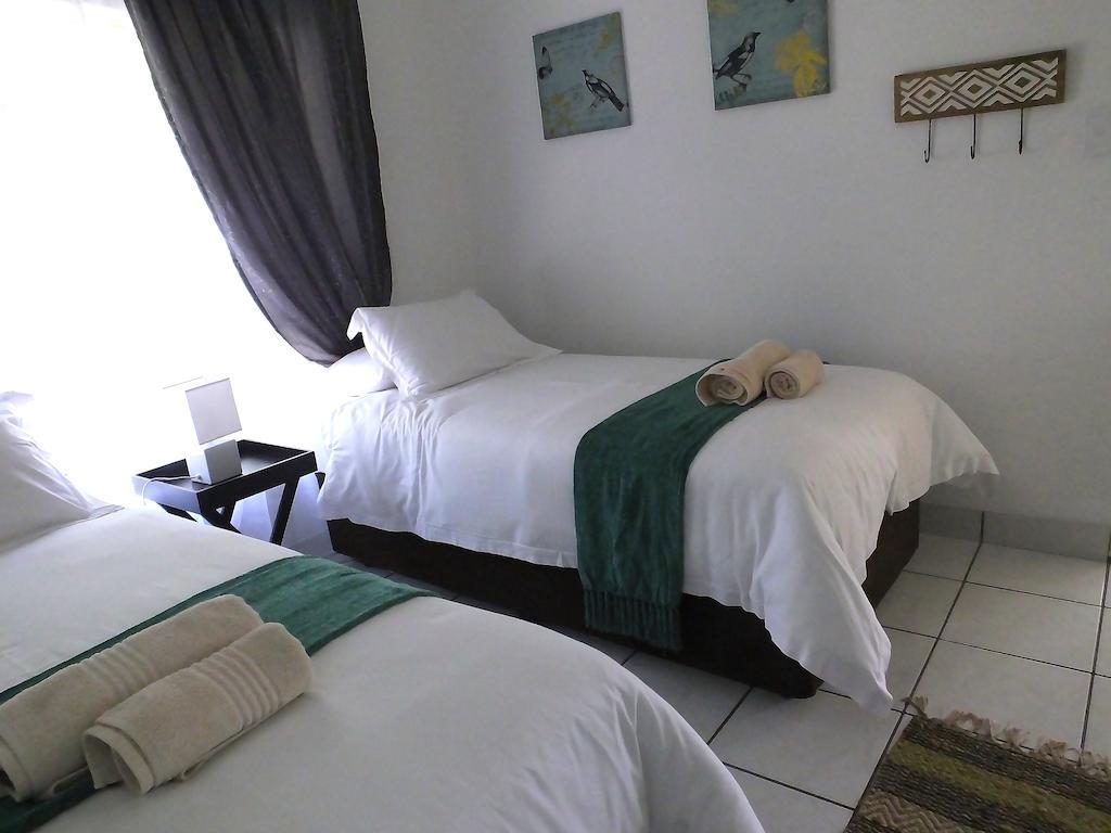 Sunshine Self Catering Daire Mbombela Oda fotoğraf