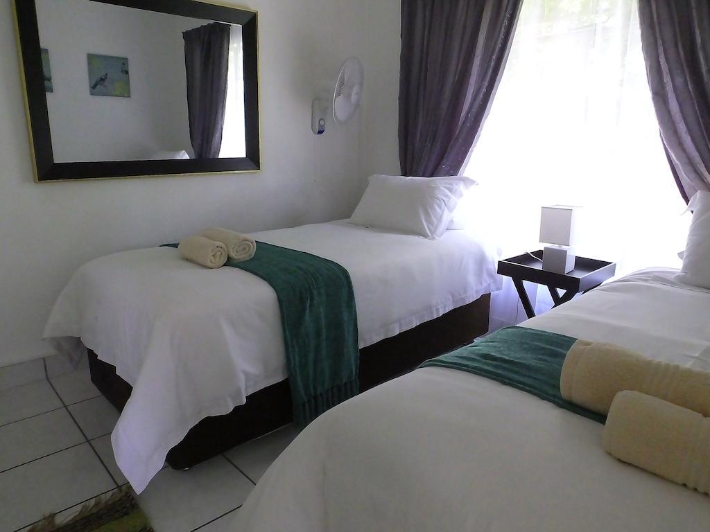 Sunshine Self Catering Daire Mbombela Oda fotoğraf